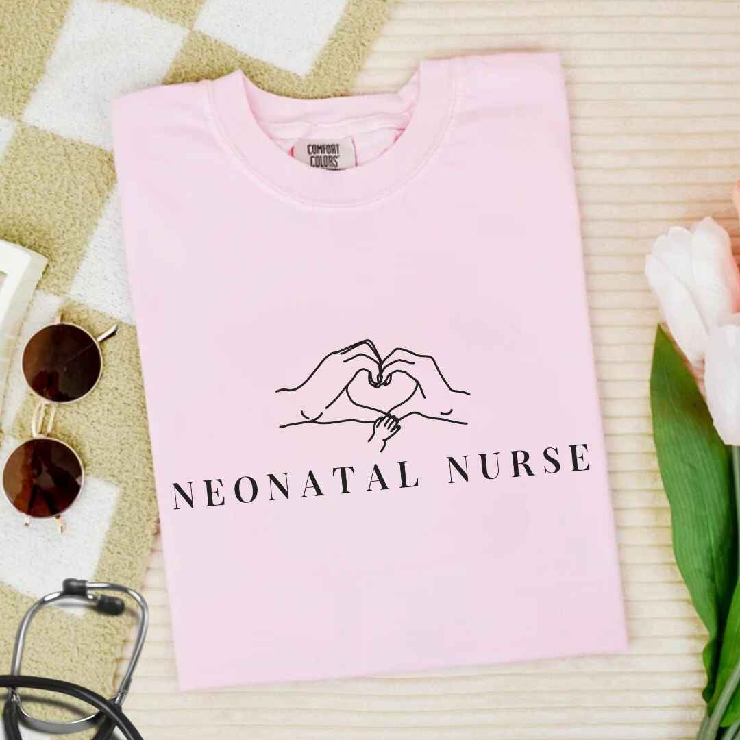 Nicu Neonatal Nurse 'Heart Hands' Minimalist T-shirt